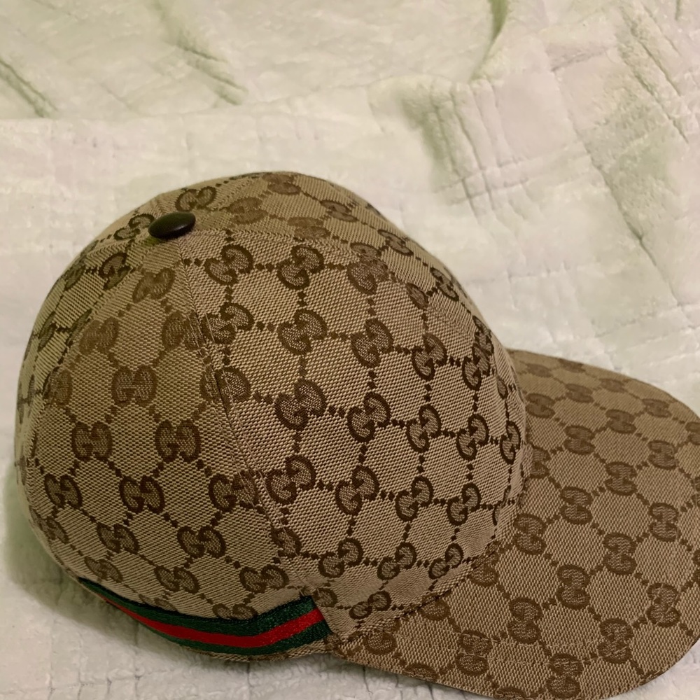 Authentic Gucci men hat.
